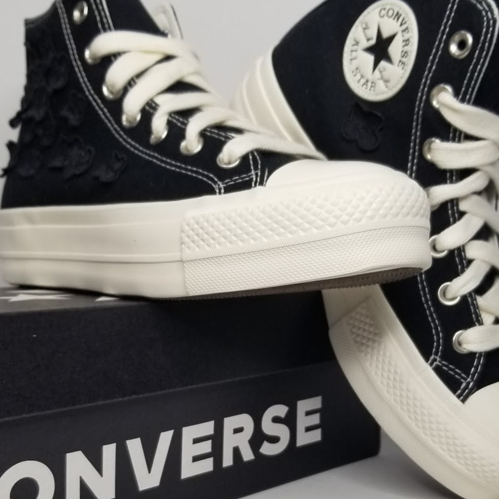 Converse Women's CTAS Lift Platform 3D Flowers Size 8.5 Black A09099C NWT